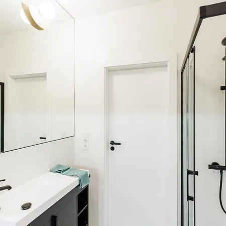 Carmel Apartment *