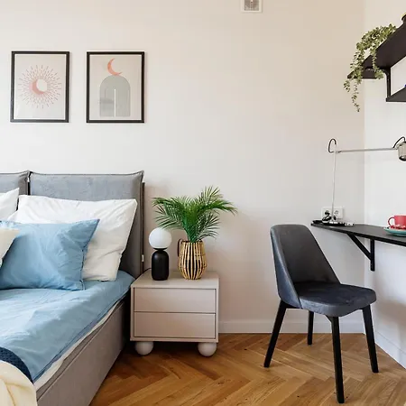 Carmel Apartment *